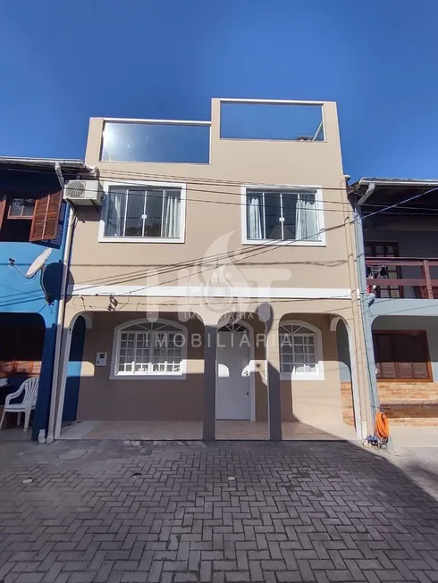 Foto 1 de Casa com 5 Quartos à venda, 165m² em Armação, Florianópolis