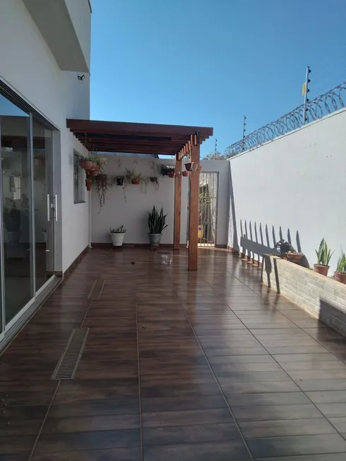 Foto 1 de Casa com 3 Quartos à venda, 210m² em Privê Lírios do Campo, Anápolis