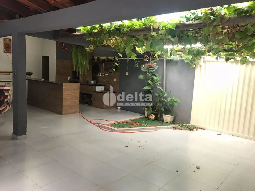 Foto 1 de Casa com 3 Quartos à venda, 165m² em Jardim Europa, Uberlândia