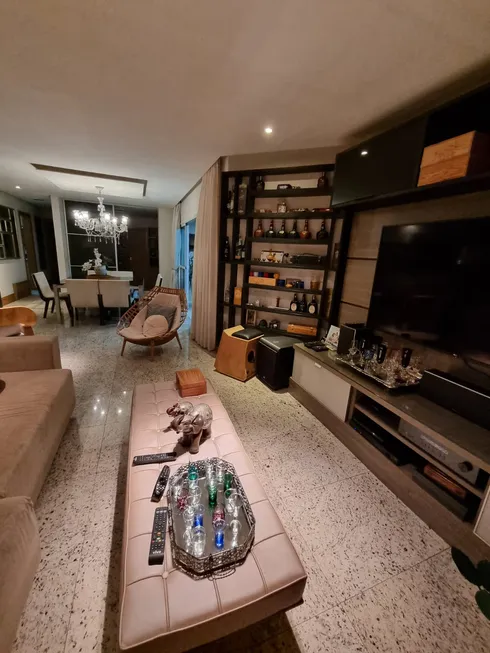 Foto 1 de Apartamento com 4 Quartos à venda, 197m² em Umarizal, Belém