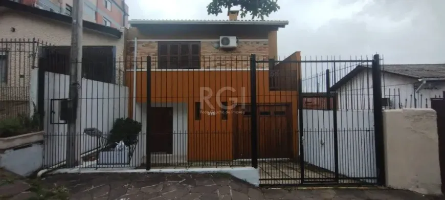 Foto 1 de Casa com 3 Quartos à venda, 137m² em Petrópolis, Porto Alegre