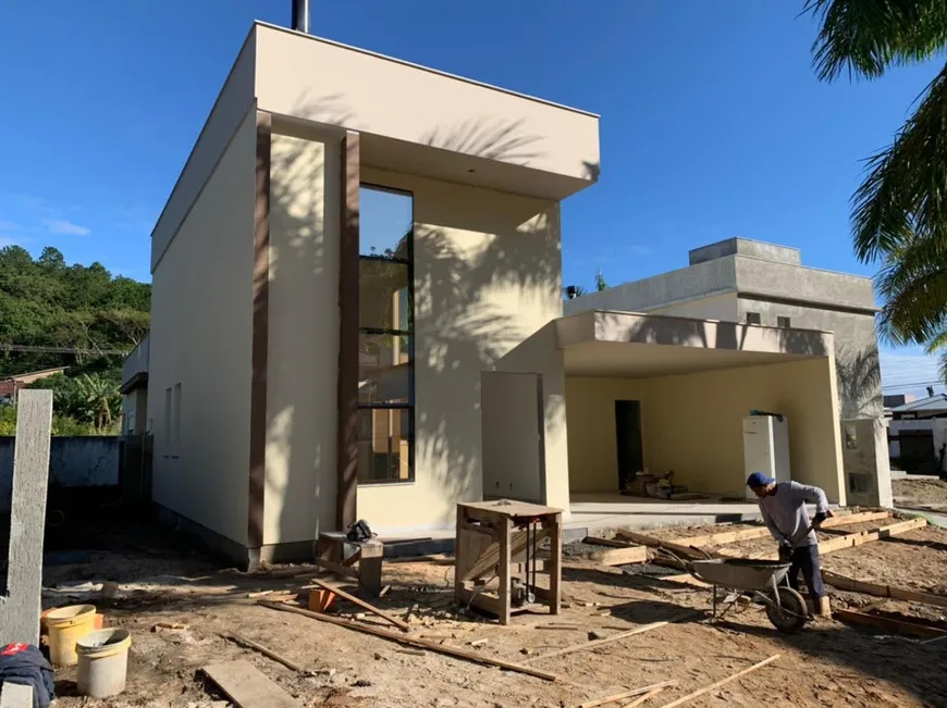 Foto 1 de Casa de Condomínio com 4 Quartos à venda, 167m² em Cachoeira do Bom Jesus, Florianópolis