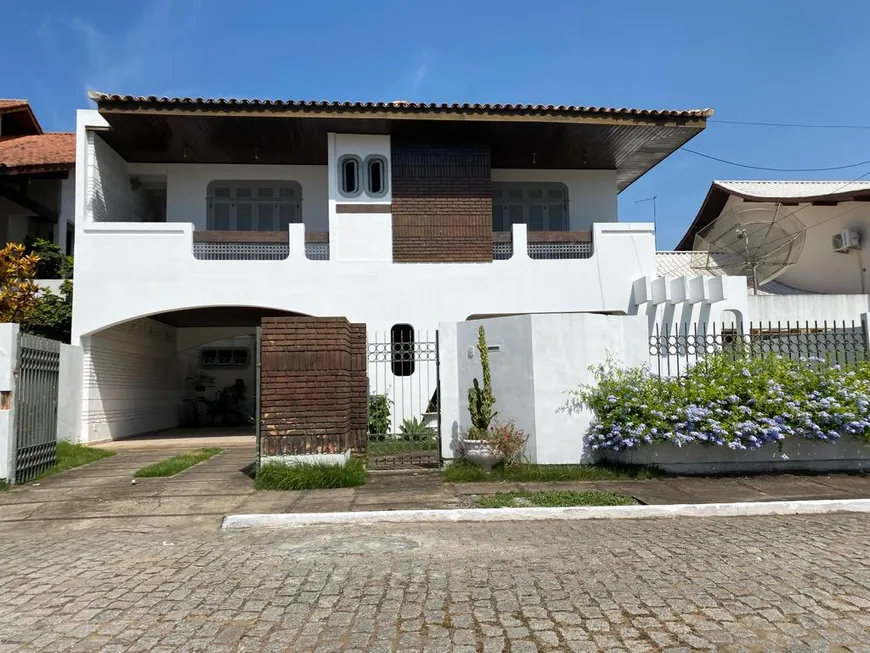 Foto 1 de Casa de Condomínio com 4 Quartos à venda, 300m² em Centro, Campos dos Goytacazes