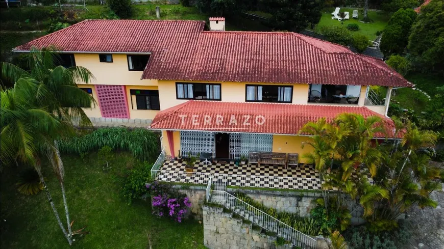 Foto 1 de Casa com 4 Quartos à venda, 322m² em Agriões, Teresópolis