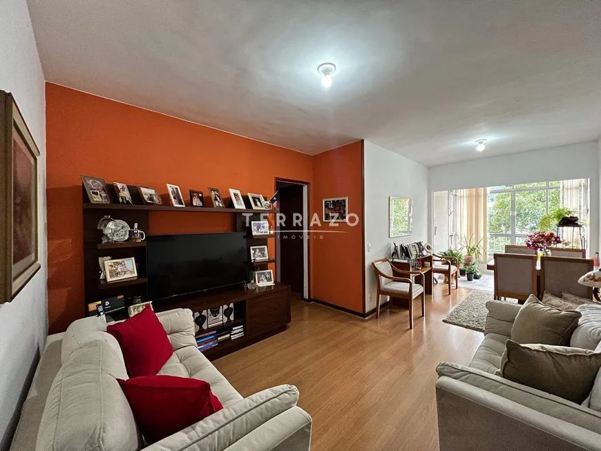 Foto 1 de Apartamento com 1 Quarto à venda, 50m² em Varzea, Teresópolis