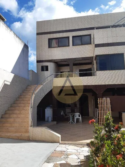 Foto 1 de Casa com 3 Quartos à venda, 600m² em Praia Campista, Macaé