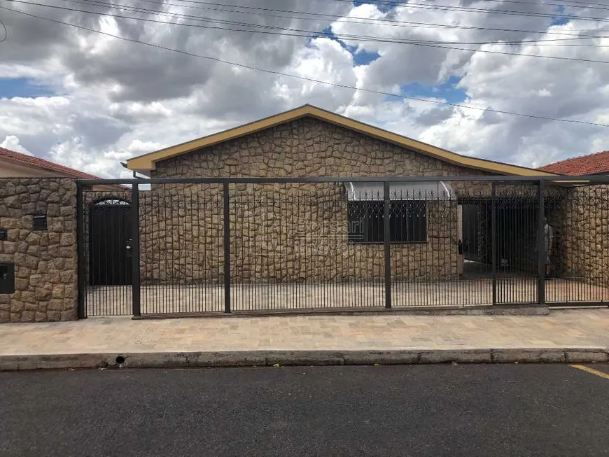 Foto 1 de Casa com 3 Quartos à venda, 171m² em Jardim Santa Lúcia, Araraquara