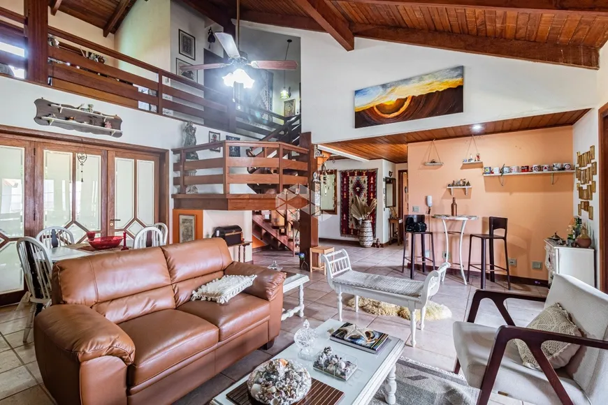 Foto 1 de Casa de Condomínio com 4 Quartos à venda, 305m² em Nonoai, Porto Alegre