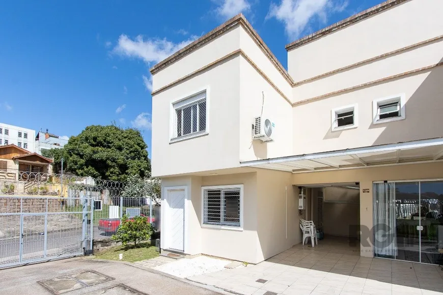 Foto 1 de Casa de Condomínio com 2 Quartos à venda, 73m² em Nonoai, Porto Alegre