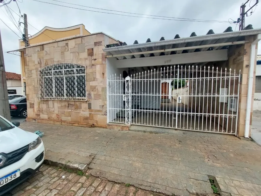 Foto 1 de Casa com 5 Quartos para venda ou aluguel, 190m² em Centro, Araraquara