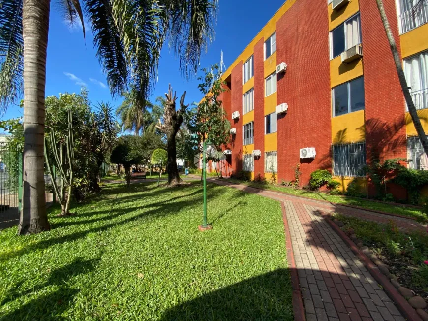 Foto 1 de Apartamento com 2 Quartos à venda, 72m² em Navegantes, Porto Alegre