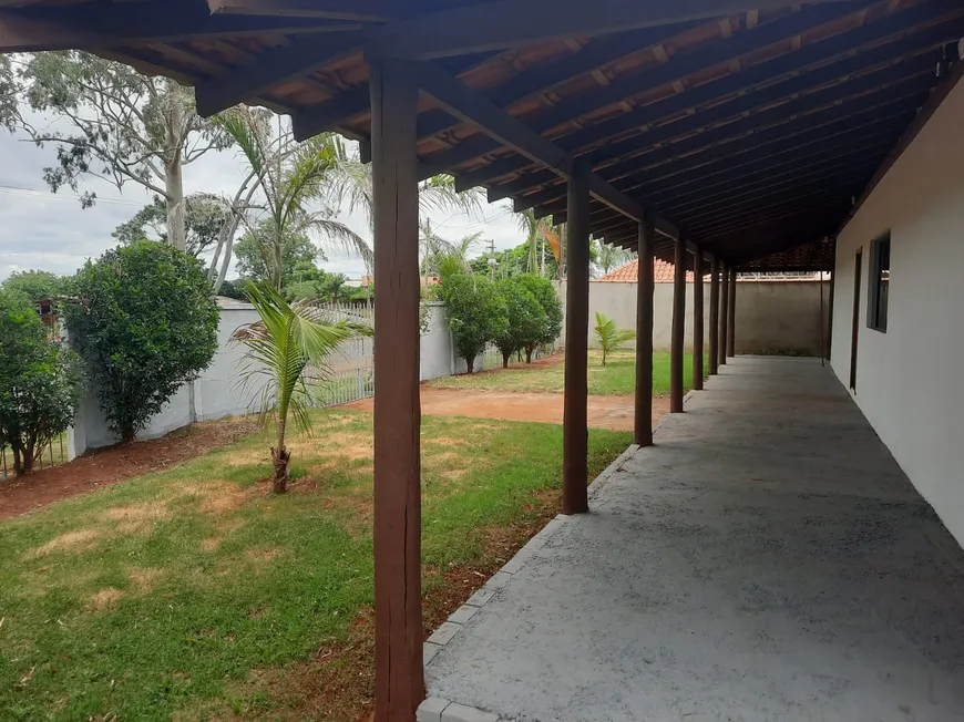 Foto 1 de Fazenda/Sítio com 3 Quartos à venda, 300m² em Zona Rural, Laranjal Paulista