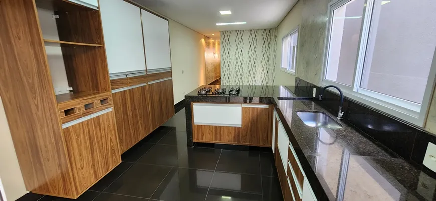 Foto 1 de Sobrado com 3 Quartos para alugar, 135m² em Residencial União, São José dos Campos