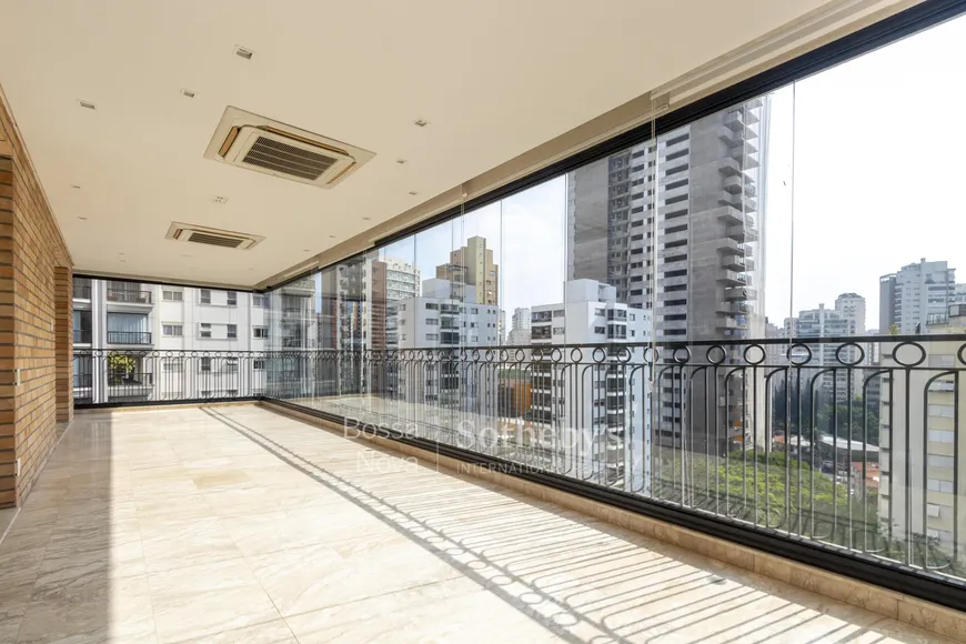 Foto 1 de Apartamento com 4 Quartos à venda, 367m² em Vila Uberabinha, São Paulo