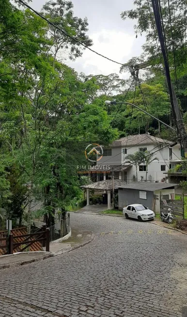 Foto 1 de Lote/Terreno à venda, 503m² em Itaipu, Niterói