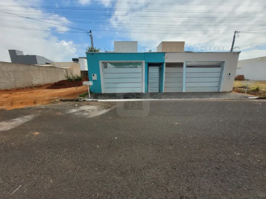 Foto 1 de Casa com 3 Quartos para alugar, 90m² em Novo Mundo, Uberlândia