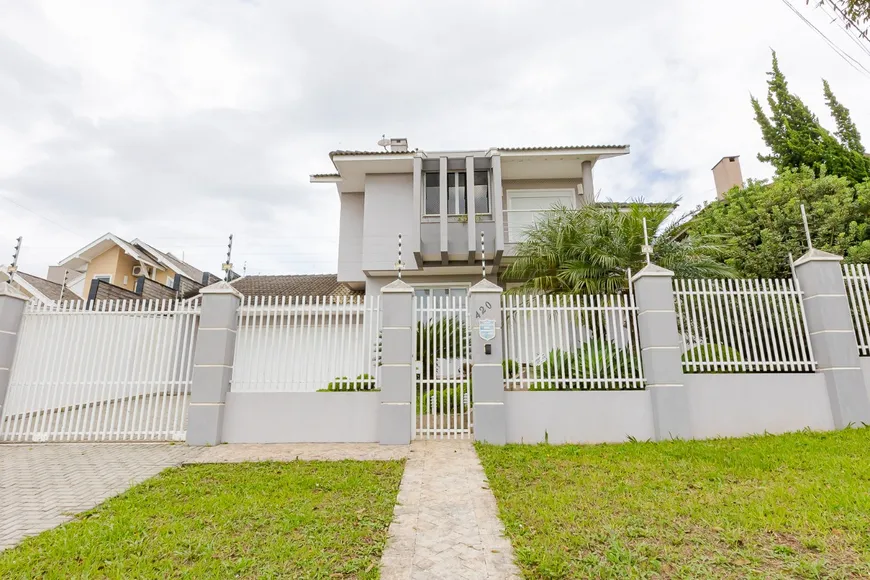 Foto 1 de Sobrado com 3 Quartos à venda, 321m² em Butiatuvinha, Curitiba