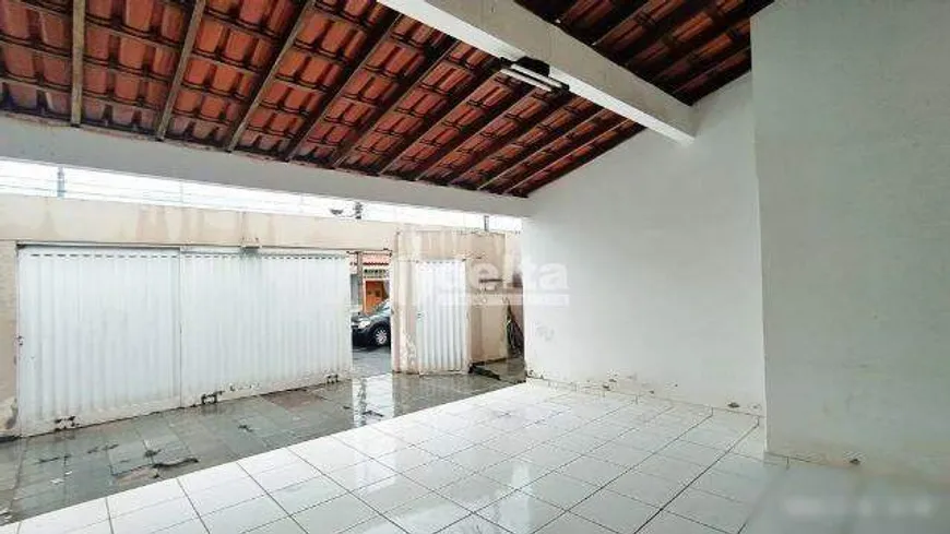 Foto 1 de Casa com 3 Quartos para alugar, 200m² em Santa Luzia, Uberlândia