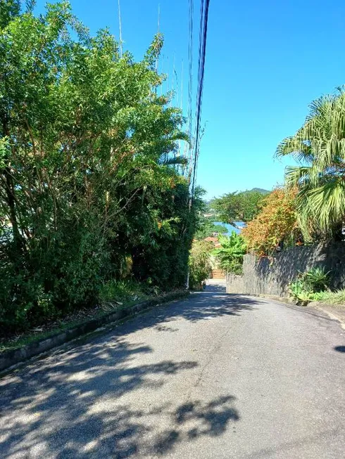 Foto 1 de Lote/Terreno à venda, 360m² em Canto da Lagoa, Florianópolis