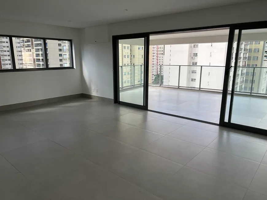 Foto 1 de Apartamento com 4 Quartos para venda ou aluguel, 250m² em Itaim Bibi, São Paulo