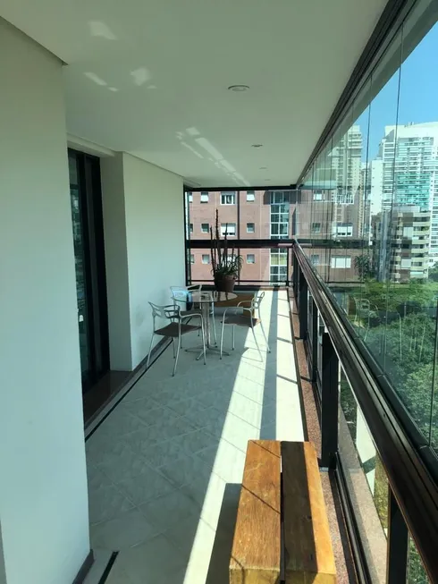 Foto 1 de Apartamento com 4 Quartos para venda ou aluguel, 243m² em Campo Belo, São Paulo