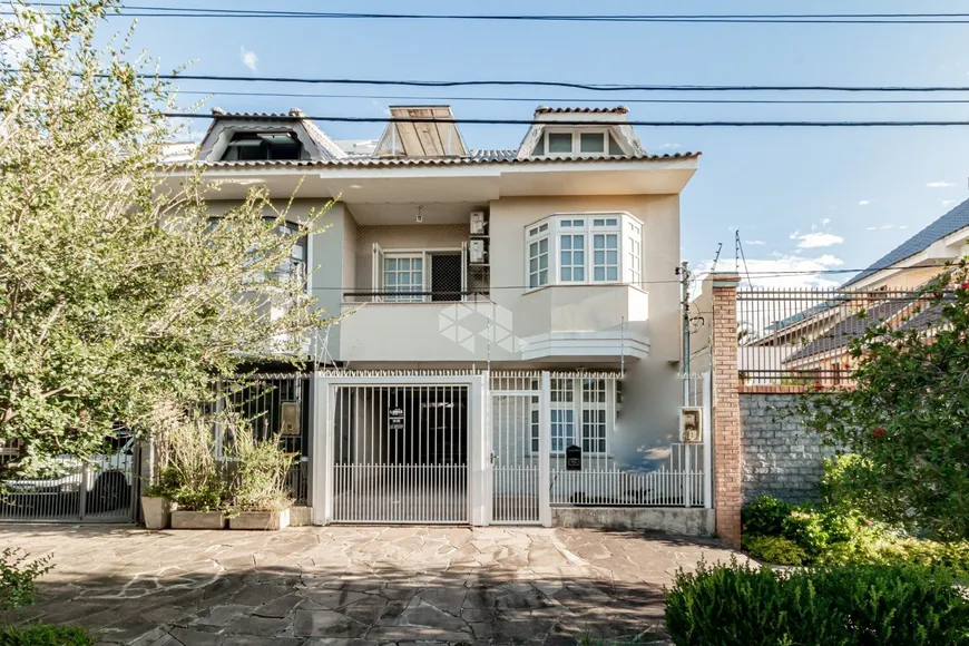 Foto 1 de Casa com 3 Quartos à venda, 146m² em Jardim Itú Sabará, Porto Alegre