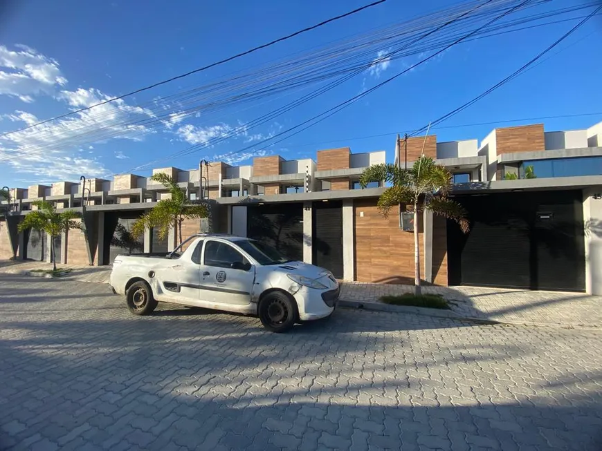 Foto 1 de Sobrado com 3 Quartos à venda, 100m² em Mangabeira, Eusébio