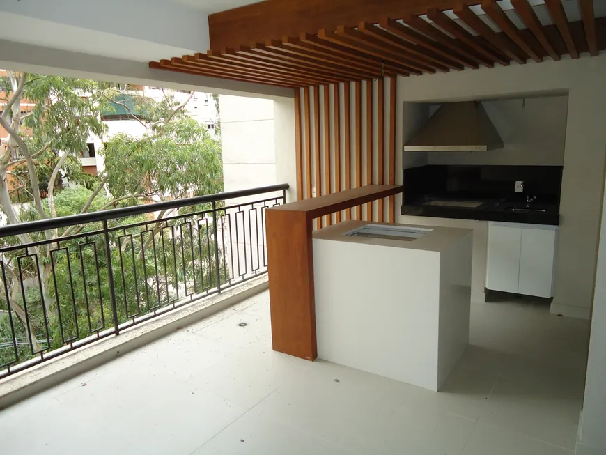 Foto 1 de Apartamento com 4 Quartos à venda, 306m² em Jardim Vitoria Regia, São Paulo