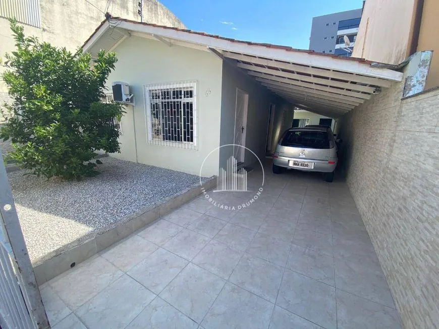 Foto 1 de Casa com 6 Quartos à venda, 200m² em Ipiranga, São José