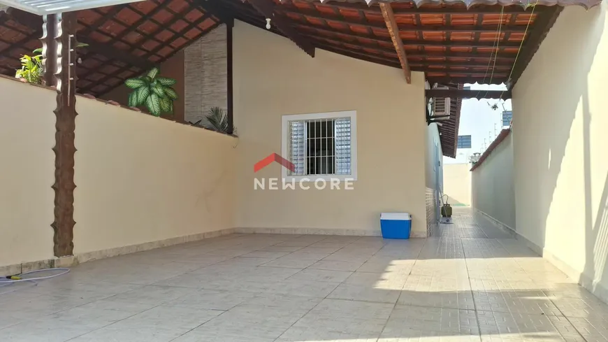 Foto 1 de Casa com 2 Quartos à venda, 75m² em Balneario Jussara, Mongaguá