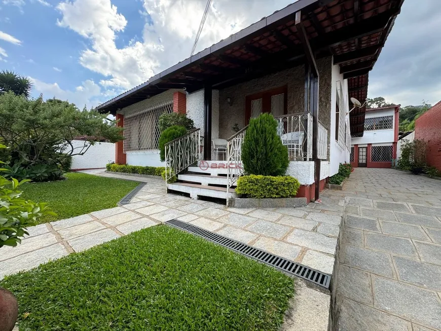 Foto 1 de Casa com 4 Quartos à venda, 254m² em Carlos Guinle, Teresópolis