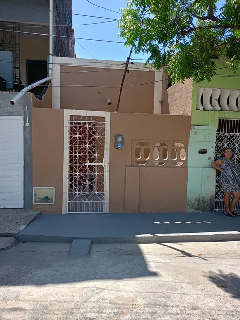 Foto 1 de Casa com 2 Quartos para alugar, 55m² em Padre Andrade, Fortaleza