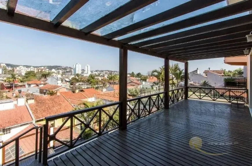 Foto 1 de Casa com 4 Quartos à venda, 394m² em Vila Assunção, Porto Alegre