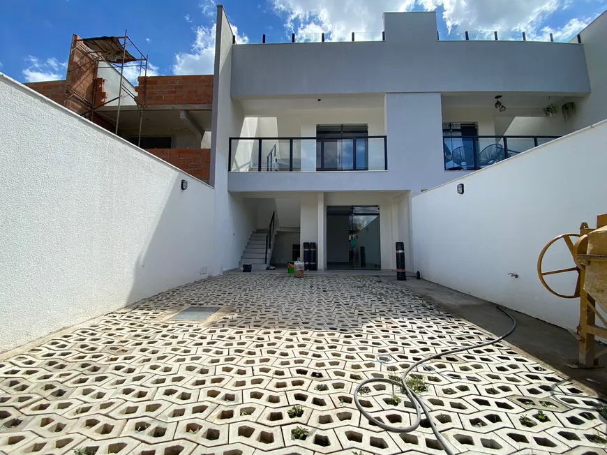 Foto 1 de Casa com 3 Quartos à venda, 160m² em Vale das Orquideas, Contagem