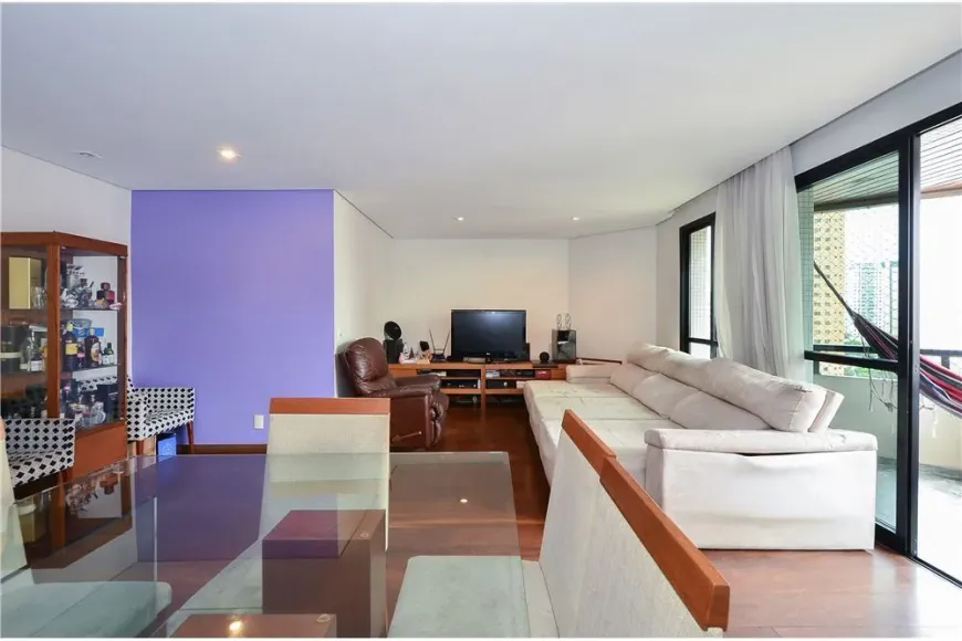 Foto 1 de Apartamento com 3 Quartos à venda, 130m² em Moema, São Paulo