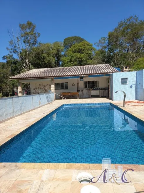 Foto 1 de Fazenda/Sítio com 2 Quartos à venda, 200m² em Centro, Ibiúna