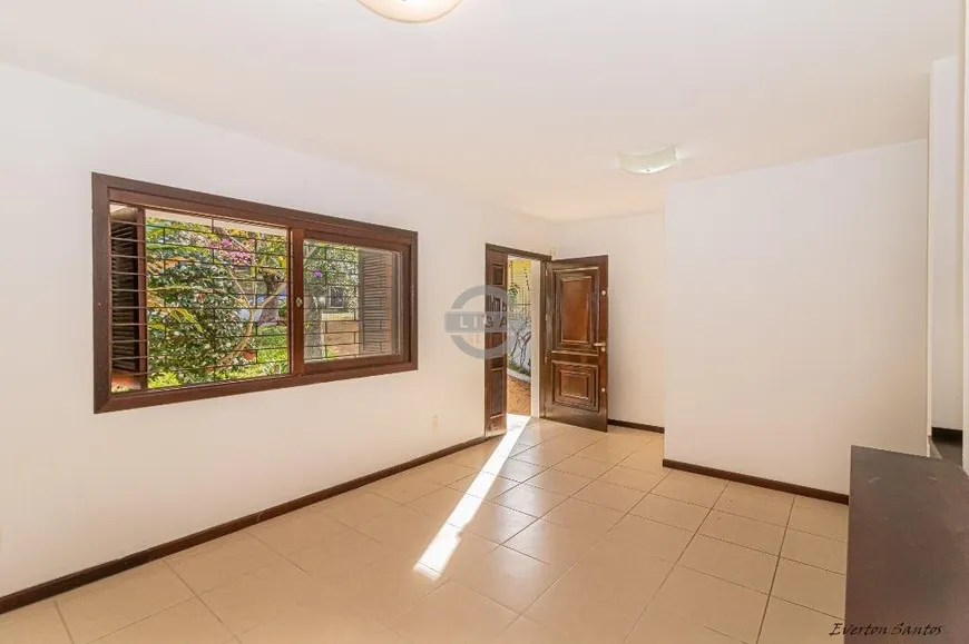 Foto 1 de Casa com 3 Quartos à venda, 250m² em Medianeira, Porto Alegre