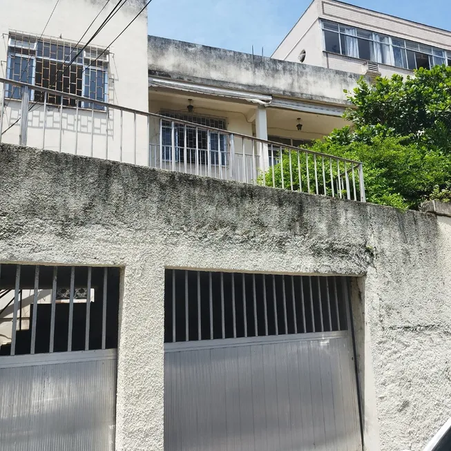 Foto 1 de Casa com 6 Quartos à venda, 220m² em Jardim Guanabara, Rio de Janeiro