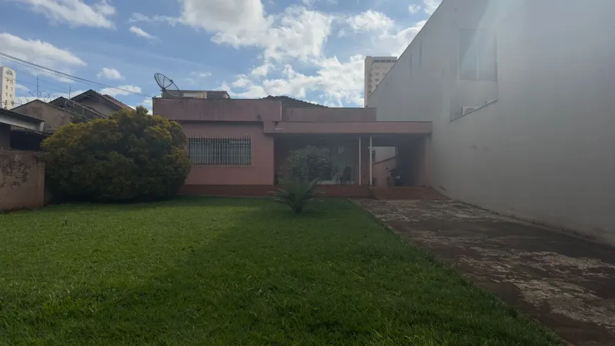 Foto 1 de Casa com 3 Quartos para alugar, 165m² em Centro, Londrina