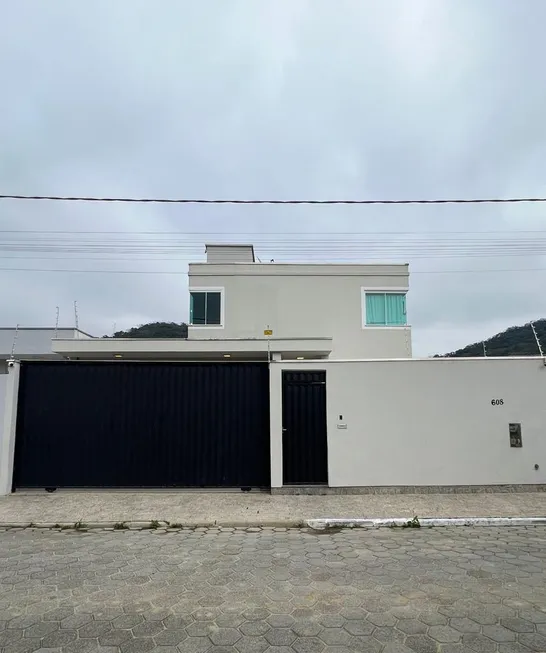 Foto 1 de Casa com 3 Quartos à venda, 207m² em Espinheiros, Itajaí