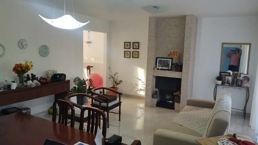 Foto 1 de Casa com 3 Quartos à venda, 315m² em Vista Alegre, Curitiba