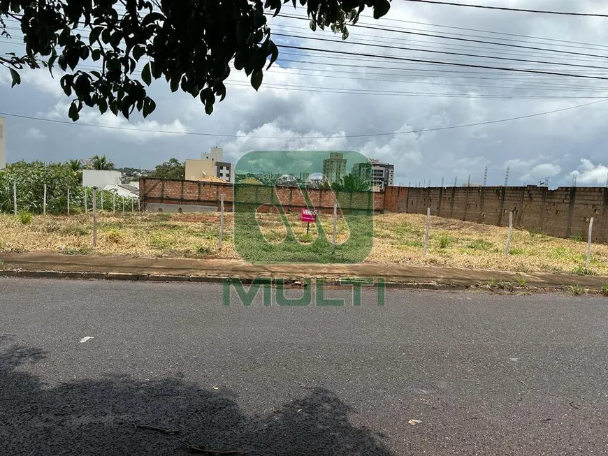 Foto 1 de Lote/Terreno com 1 Quarto à venda, 910m² em Jardim Colina, Uberlândia