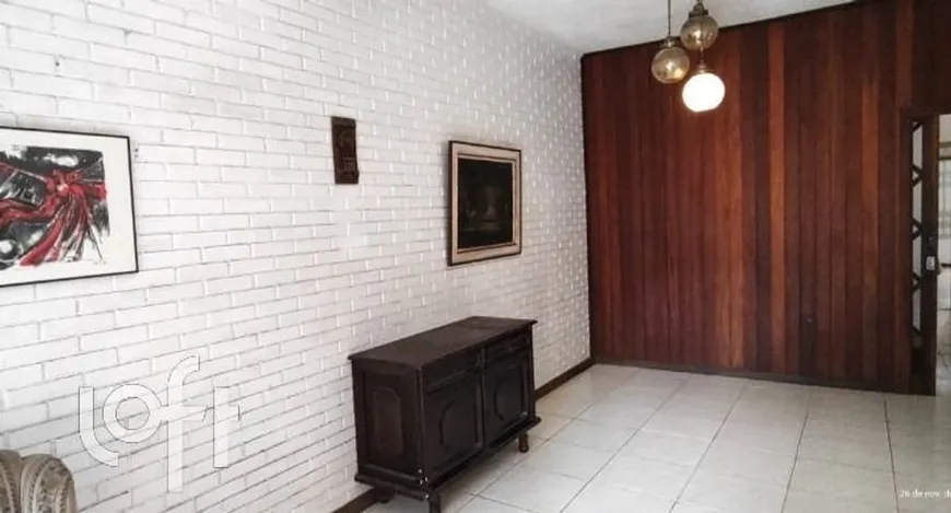 Foto 1 de Casa com 5 Quartos à venda, 206m² em Santa Cecília, Porto Alegre