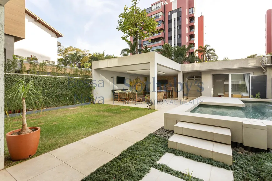 Foto 1 de Casa de Condomínio com 5 Quartos para venda ou aluguel, 414m² em Morumbi, São Paulo