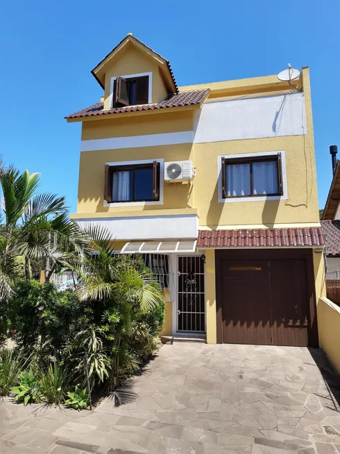 Foto 1 de Casa com 3 Quartos à venda, 154m² em Espiríto Santo, Porto Alegre