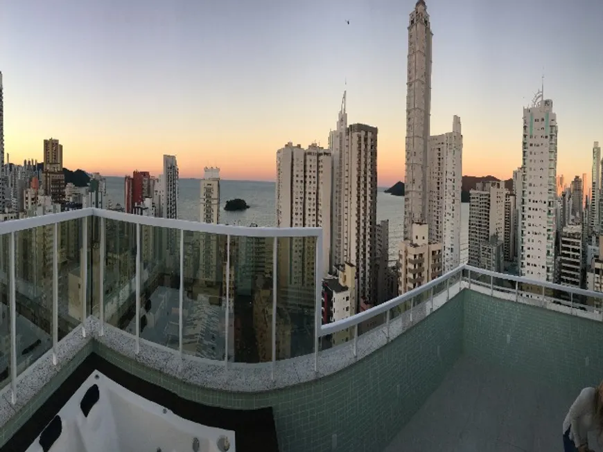 Foto 1 de Cobertura com 4 Quartos à venda, 240m² em Centro, Balneário Camboriú