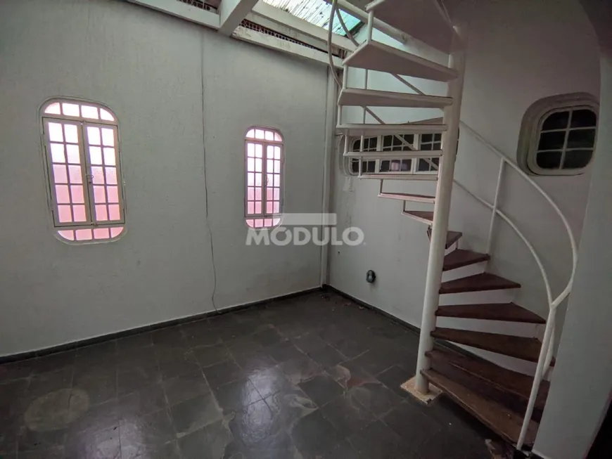 Foto 1 de Casa com 3 Quartos à venda, 300m² em Vigilato Pereira, Uberlândia