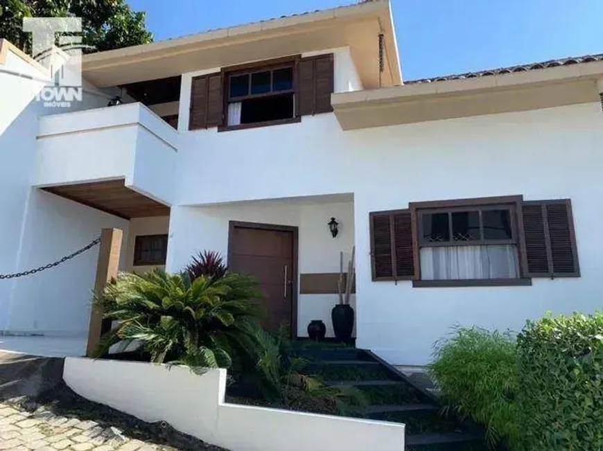 Foto 1 de Casa com 3 Quartos à venda, 300m² em Baldeador, Niterói