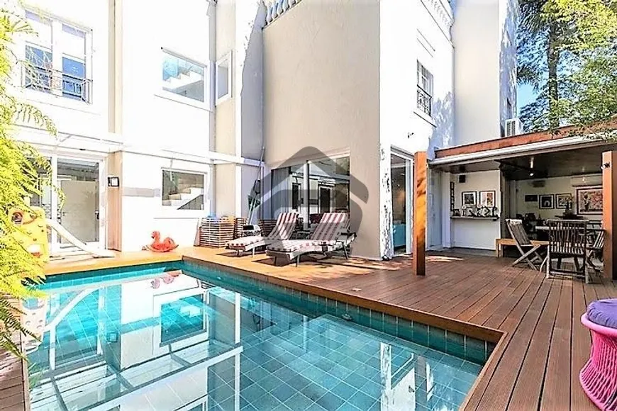 Foto 1 de Casa de Condomínio com 5 Quartos à venda, 550m² em Jardim Petrópolis, São Paulo