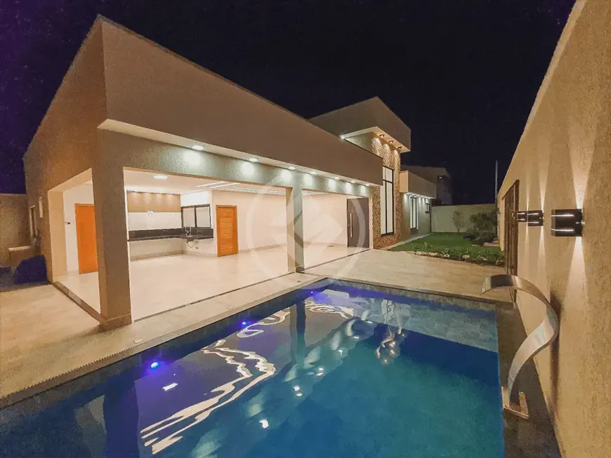 Foto 1 de Casa com 4 Quartos à venda, 226m² em Santa Genoveva, Goiânia